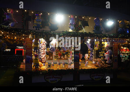 Londres, Angleterre, Royaume-Uni, le 27 Nov 2015 : Le Leicester Square fête foraine est de retour au coeur de Londres, Leicester Square pour un Noël fête foraine, avec des manèges à gogo et de la famille des expositions in London. Credit : Voir Li/Alamy Live News Banque D'Images