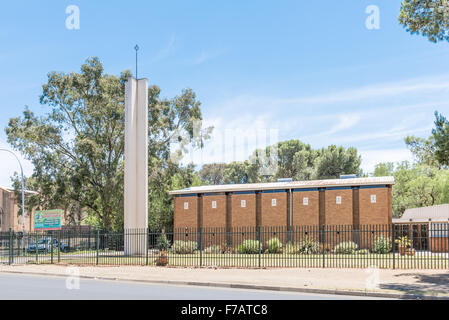 BLOEMFONTEIN, AFRIQUE DU SUD, LE 27 NOVEMBRE 2015 : l'Église baptiste à côté de l'Arthur Nathan Piscine à Bloemfontein Banque D'Images