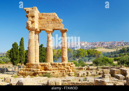 Agrigente, Temple de Castor et Pollux (Dioscures temple), Vallée des Temples (Valle dei Templi), Sicile, Italie Banque D'Images