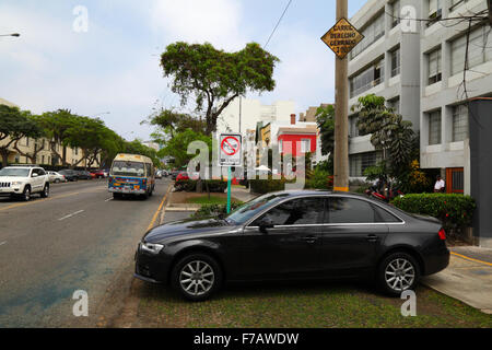 Ne pas utiliser le signe de corne dans la banlieue résidentielle haut de gamme, faisant partie d'une campagne pour réduire la pollution sonore et éduquer les conducteurs, Miraflores, Lima, Pérou Banque D'Images