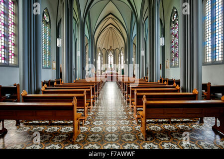 L'intérieur, la cathédrale catholique du Christ Roi, Reykjavik, Islande Banque D'Images