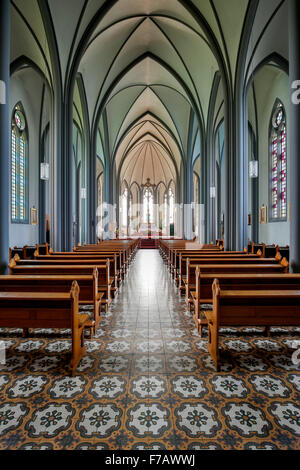 L'intérieur, la cathédrale catholique du Christ Roi, Reykjavik, Islande Banque D'Images