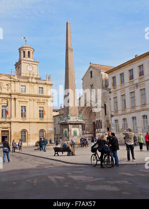 Vue sur la rue d'Arles en France Banque D'Images