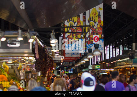 Marché du frais hall à Barcelone Banque D'Images