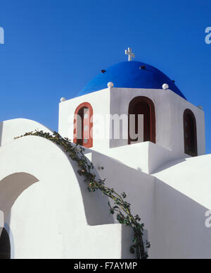 La Grèce, l'île de Santorin, l'Eglise du Dome bleu Banque D'Images