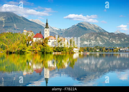 L'automne Le lac de Bled, les Alpes Juliennes, en Slovénie Banque D'Images