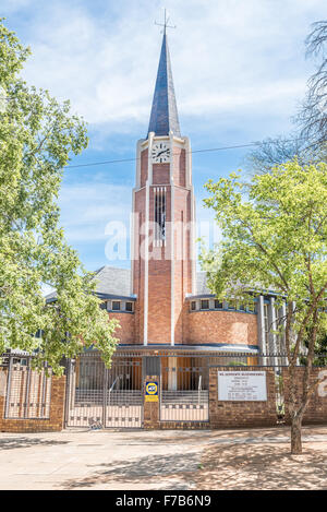 BLOEMFONTEIN, AFRIQUE DU SUD, LE 27 NOVEMBRE 2015 : l'Église réformée néerlandaise Bloemheuwel à Bloemfontein Banque D'Images