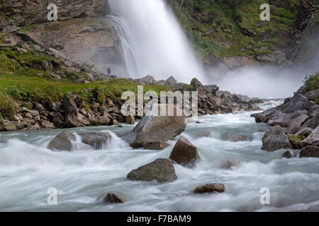 Cascade de Krimml inférieur, Krimml, District de Zell am See, Haut Tauern, Salzbourg, Autriche, Europe Banque D'Images