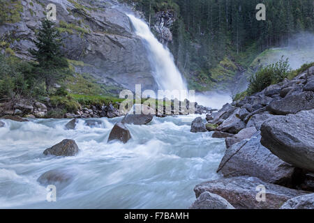 Cascade de Krimml inférieur, Krimml, District de Zell am See, Haut Tauern, Salzbourg, Autriche, Europe Banque D'Images