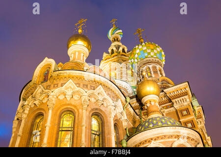 L'Église du Sauveur sur le Sang Versé est l'un des principaux sites touristiques de Saint-Pétersbourg, en Russie. Autres noms : l'église de Banque D'Images