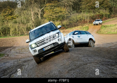 Land Rover sur l'expérience de Land Rover grossier driveing à Bedfordshire Luton Hoo UK Banque D'Images