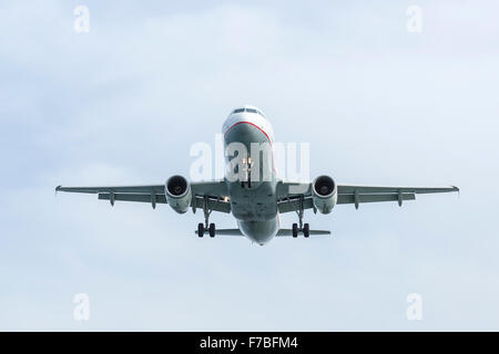 Airbus A320-232 appartenant à Aegean Airlines entrée en terre à Corfou Banque D'Images