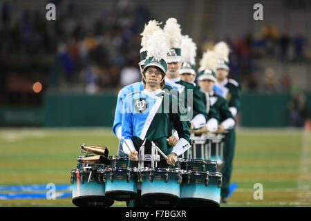 New Orleans, LA, USA. 27 Nov, 2015. Batteur de Tulane quitte le champ avant de kickoff pendant le jeu entre la Tulane Green Wave et Tulsa Golden Hurricane à Yulman Stadium à New Orleans, LA. © Steve Dalmado/Cal Sport Media/Alamy Live News Banque D'Images