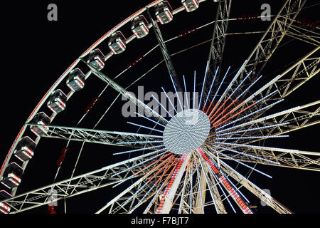 Bruxelles, Belgique. 27 novembre, 2015. Grande roue accueille les clients et les populations locales à jour de l'ouverture des festivités d'hiver se demande le 27 novembre 2015 à Bruxelles, Belgique : Crédit Skyfish/Alamy Live News Banque D'Images