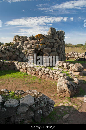 Ales,Sardaigne,Italie, 16/10/2015. Vue sur monument archéologique célèbre sarde : le Nuraghe Losa vieille tour Banque D'Images