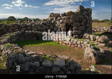 Ales,Sardaigne,Italie, 16/10/2015. Visite touristique célèbre de Sardes : le Nuraghe Losa vieille tour Banque D'Images