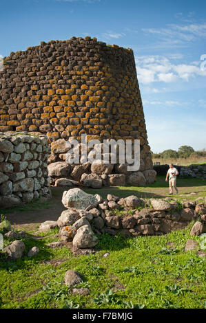 Ales,Sardaigne,Italie, 16/10/2015. Visite touristique célèbre de Sardes : le Nuraghe Losa vieille tour Banque D'Images