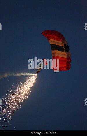 Diables Rouges L'équipe de démonstration de parachutisme de l'air Festival 2013 Bournemouth Banque D'Images