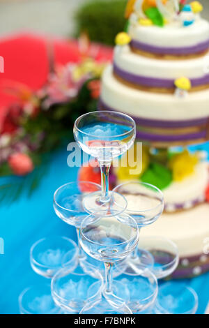 Pyramide de verres sur la célébration de mariage Banque D'Images