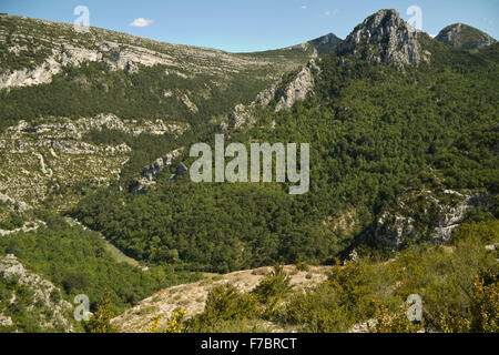 Paysage montagneux à Castellane. France Banque D'Images