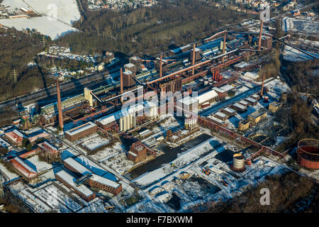 Patrimoine mondial, patineur, Zeche Zollverein, Zollverein avec patinoire, neige, hiver, Essen, Ruhr, Rhénanie du Nord-Westphalie, Banque D'Images