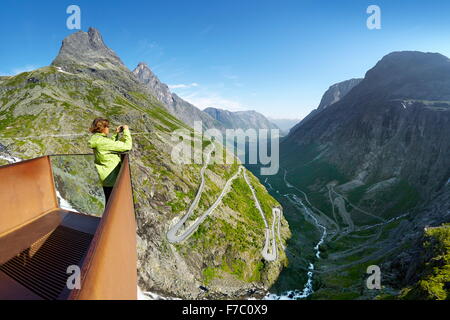 Route de montagne Trollstigen, Norvège Banque D'Images