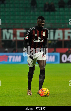 Milan, Italie. 28 Nov, 2015. M'Baye Niang de l'AC Milan au cours de la Serie A italienne de football match Ligue entre l'AC Milan et la Sampdoria UC à San Siro à Milan, Italie. Credit : Action Plus Sport/Alamy Live News Banque D'Images