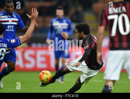 Milan. 28 Nov, 2015. L'AC Milan Luiz Adriano (C) tire au cours de la Serie A italienne match de football AC Milan vs Sampdoria le 28 novembre 2015 au stade San Siro à Milan, Italie. Le match s'est terminé en match nul 1-1. Credit : Alberto Lingria/Xinhua/Alamy Live News Banque D'Images