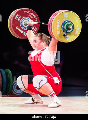 26 novembre 2015 : Tatiana Kashirina remporte la médaille d'or à l'arraché dans la catégorie des Femmes 75 + au monde Weightlfting Championships à Houston, Texas. Brent Clark/Alamy Live News Banque D'Images