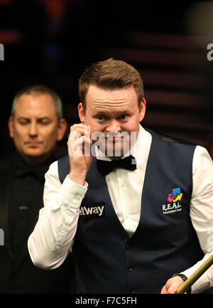 New York. 28 Nov, 2015. Shaun Murphy de l'Angleterre réagit au cours de son deuxième tour contre Yuelong Zhou de Chine au snooker Championnat du Royaume-Uni 2015 à York, Angleterre le 28 novembre 2015. Murphy a gagné 6-1. Credit : Han Yan/Xinhua/Alamy Live News Banque D'Images