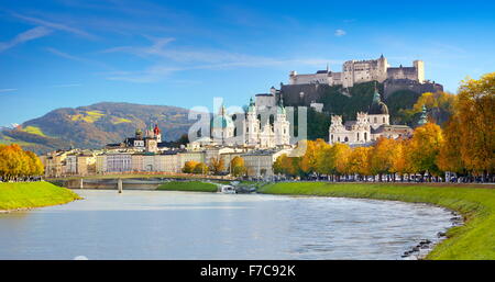 Vue panoramique du château et de la vieille ville de Salzbourg, Autriche Banque D'Images