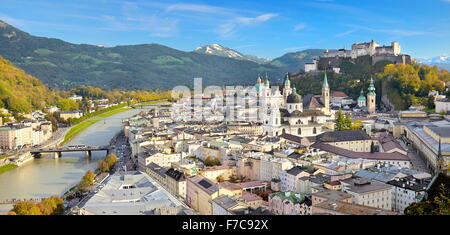 Autriche - vue panoramique vue aérienne de la vieille ville de Salzbourg Banque D'Images