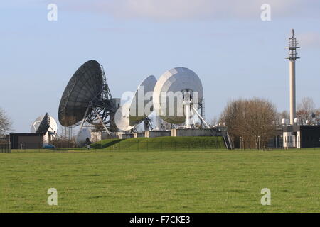 Plats à 12 stations au sol pour satellites, station d'interception du trafic par satellite. Unité mixte Cyber Sigint, JSCU Burum, Holland Banque D'Images