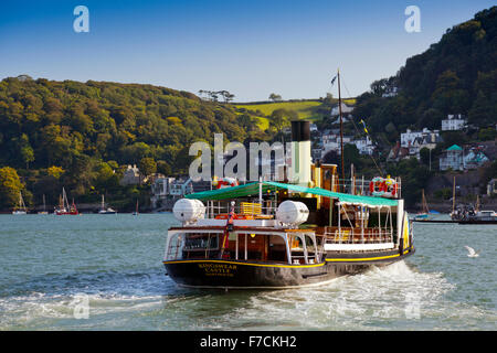 Le bateau à aubes conservé 'Kingswear Castle' laissant Dartmouth sur la rivière Dart, Devon, England, UK Banque D'Images