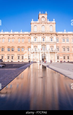 Modène, Émilie-Romagne, Piazza Roma Square et du Palais des Doges Banque D'Images