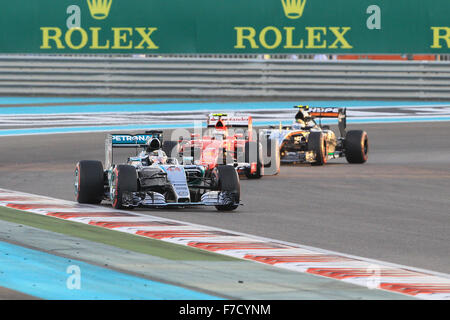 Circuit de Yas Marina, à Abu Dhabi. 29 Nov, 2015. Grand Prix d'Abu Dhabi, jour de la course. Mercedes AMG Petronas - Lewis Hamilton. Credit : Action Plus Sport/Alamy Live News Banque D'Images