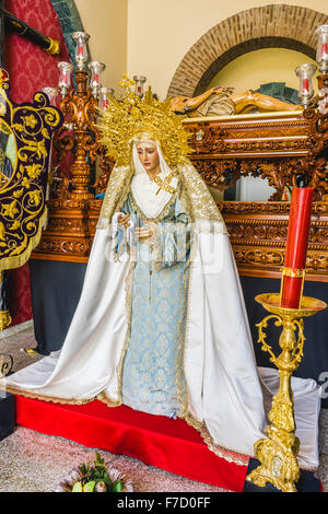 Image de la Vierge Marie à l'intérieur d'une église Marbella, Andalousie Espagne Banque D'Images