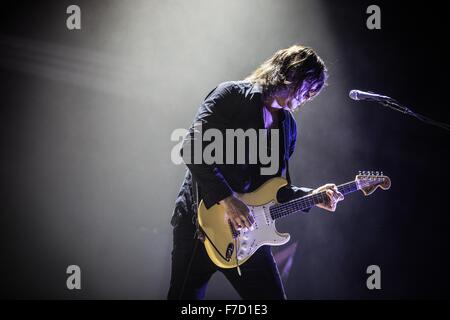 Milan, Italie. 28 Nov, 2015. John Norum du groupe de rock suédois Europe représenté sur scène en tant qu'il fait vivre à Alcatraz de Milan, en Italie. Terry John Norum est un guitariste de rock et fondateur de l'Europe groupe de rock suédois. Parallèlement à son rôle avec l'Europe, il entretient également un projet solo de côté. © Roberto Finizio/Pacific Press/Alamy Live News Banque D'Images