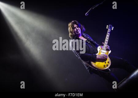 Milan, Italie. 28 Nov, 2015. John Norum du groupe de rock suédois Europe représenté sur scène en tant qu'il fait vivre à Alcatraz de Milan, en Italie. Terry John Norum est un guitariste de rock et fondateur de l'Europe groupe de rock suédois. Parallèlement à son rôle avec l'Europe, il entretient également un projet solo de côté. © Roberto Finizio/Pacific Press/Alamy Live News Banque D'Images