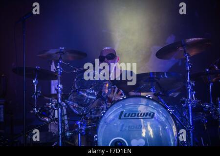 Milan, Italie. 28 Nov, 2015. Ian Haugland du groupe de rock suédois Europe représenté sur scène en tant qu'il fait vivre à Alcatraz Milan, Italie © Roberto Finizio/Pacific Press/Alamy Live News Banque D'Images