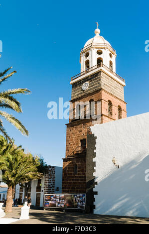 L'horloge de l'église dans la ville de Teguise Lanzarote Banque D'Images