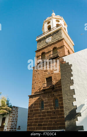 L'horloge de l'église dans la ville de Teguise Lanzarote Banque D'Images