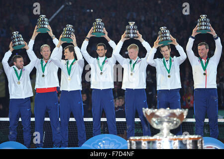 La Belgique. 29 Nov, 2015. La finale de la Coupe Davis, la Grande-Bretagne et la Belgique. Dernière journée des célibataires. Grande-bretagne tenant le trophée de la coupe Davis © Plus Sport Action/Alamy Live News Banque D'Images