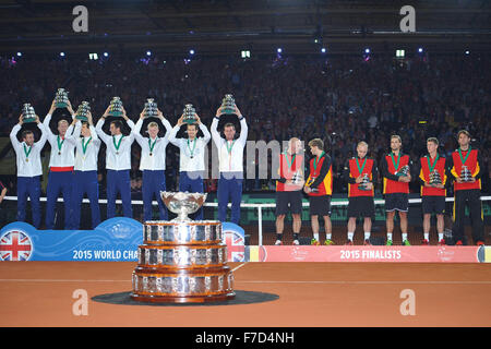 La Belgique. 29 Nov, 2015. La finale de la Coupe Davis, la Grande-Bretagne et la Belgique. Dernière journée des célibataires. Grande-bretagne tenant le trophée de la coupe Davis © Plus Sport Action/Alamy Live News Banque D'Images