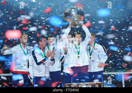 La Belgique. 29 Nov, 2015. La finale de la Coupe Davis, la Grande-Bretagne et la Belgique. Dernière journée des célibataires. Grande-bretagne tenant le trophée de la coupe Davis © Plus Sport Action/Alamy Live News Banque D'Images