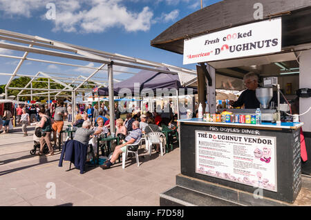 Dans le décrochage beignet espagnol dimanche marché dans la ville de Teguise Lanzarote Banque D'Images