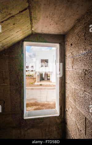 Appartement abandonné chantier à Costa Teguise, Lanzarote, fermé à la suite de la récession de l'industrie touristique. Banque D'Images