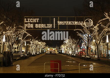 Publicité vattenfall unter den Linden Berlin à l'époque de Noël Banque D'Images