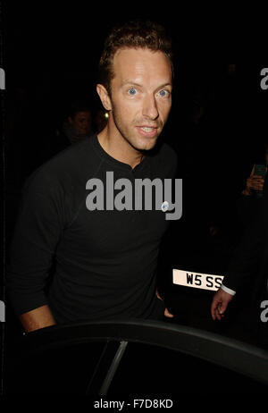 Coldplay Chris Martin quitte la Sarm Studios après l'enregistrement de son cadre de pansement 30. Banque D'Images
