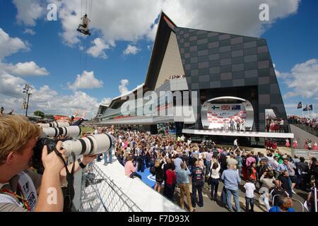 Lewis Hamilton célèbre remportant le 2014 British Grand Prix de F1 à Silverstone. Banque D'Images